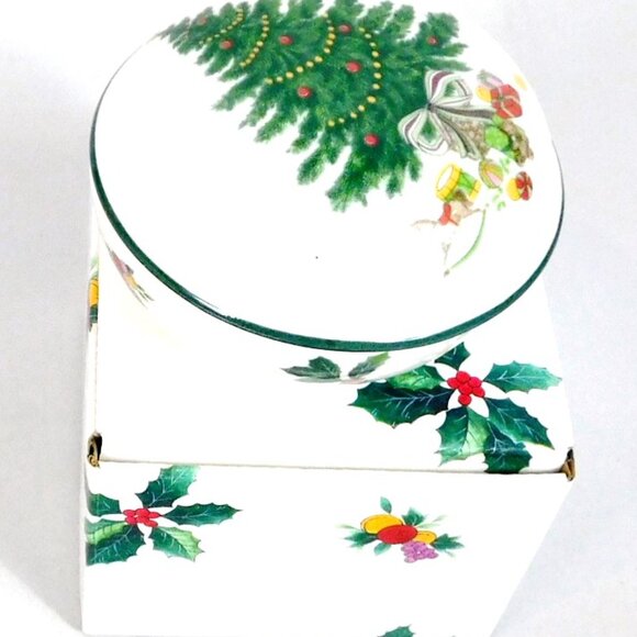 Mikasa Christmas Story Round Covered Box 3 1/4" Decorated Tree Discontinued - Picture 6 of 8